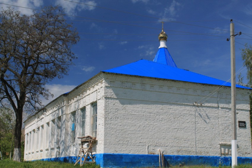 Церковь Покрова Пресвятой Богородицы, Дерезовка (Верхнемамонский район, Воронежская область). общий вид в ландшафте