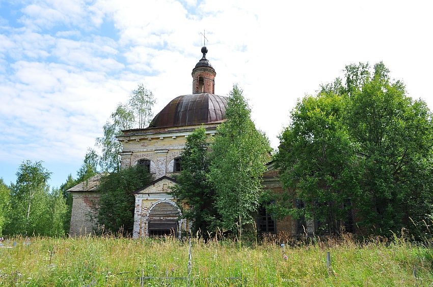 Церковь Успения Пресвятой Богородицы, Лопотово (Лузский район, Кировская область). общий вид в ландшафте, вид с севера