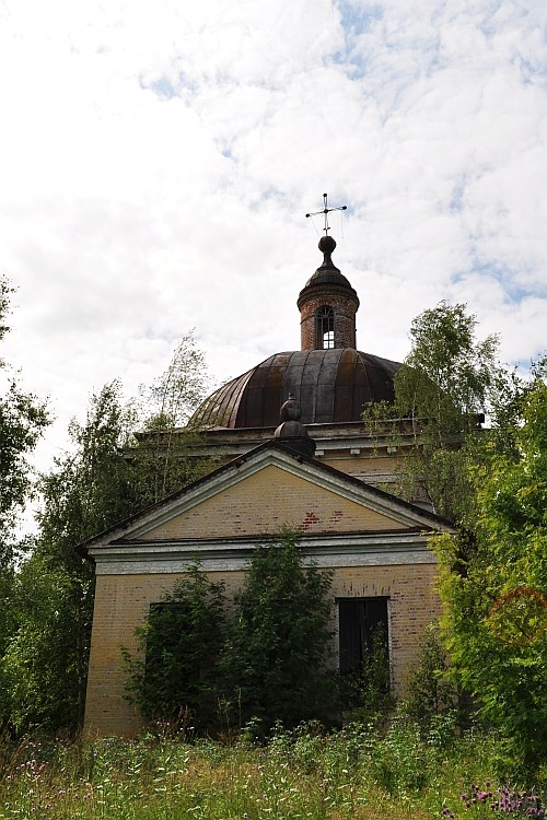 Лопотово. Церковь Успения Пресвятой Богородицы. общий вид в ландшафте, вид с востока