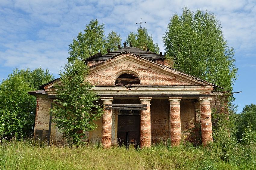 Лопотово. Церковь Успения Пресвятой Богородицы. общий вид в ландшафте, вид с запада