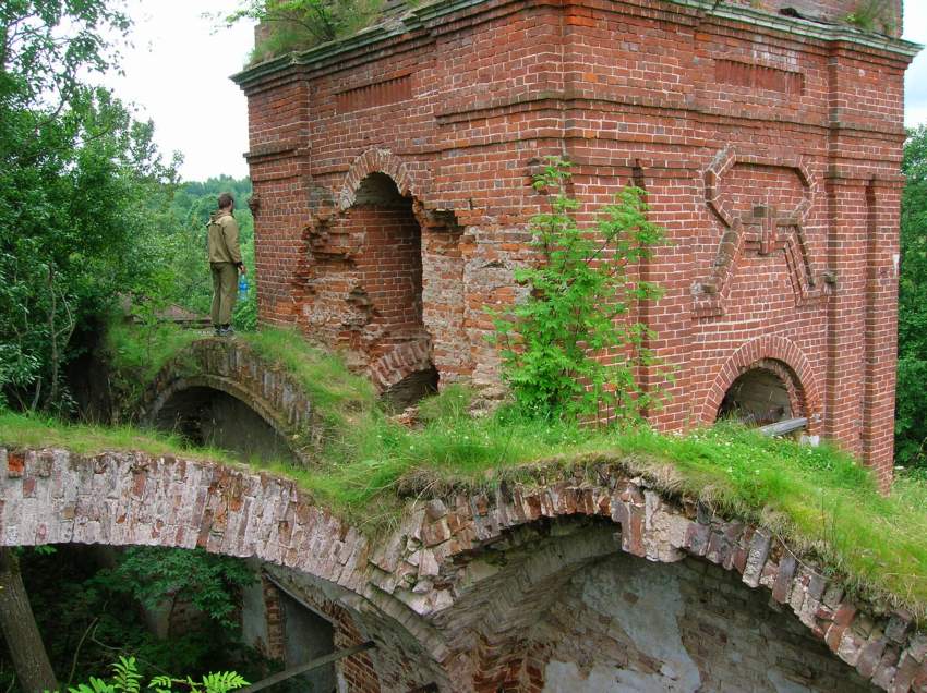 Церковь Покрова Пресвятой Богородицы, Дегунино (Старицкий район, Тверская область). архитектурные детали