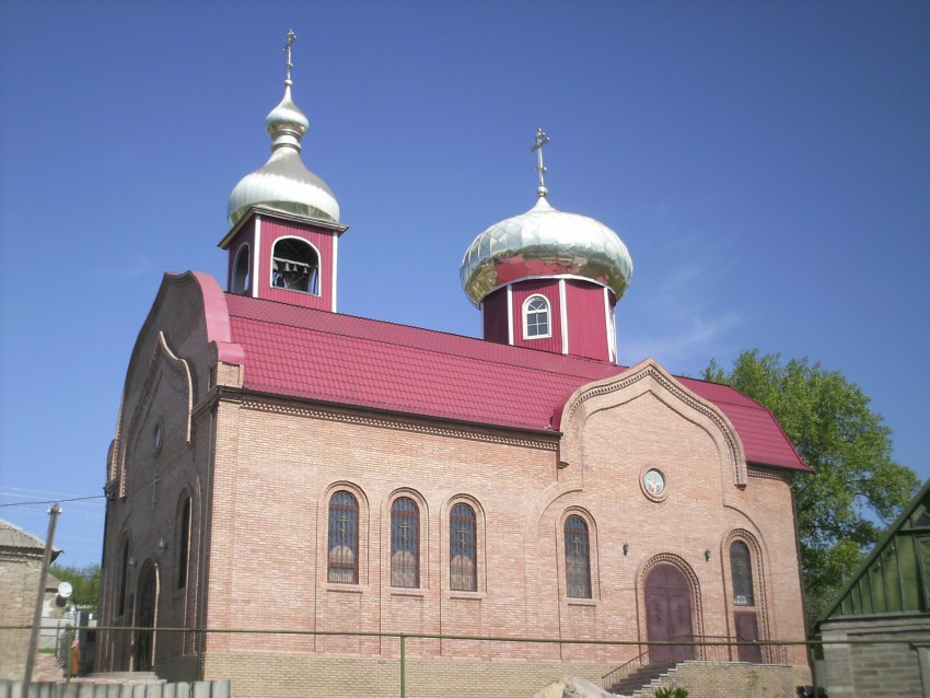 Церковь Рождества Пресвятой Богородицы, Краматорск (Славянский район, Украина, Донецкая область). общий вид в ландшафте