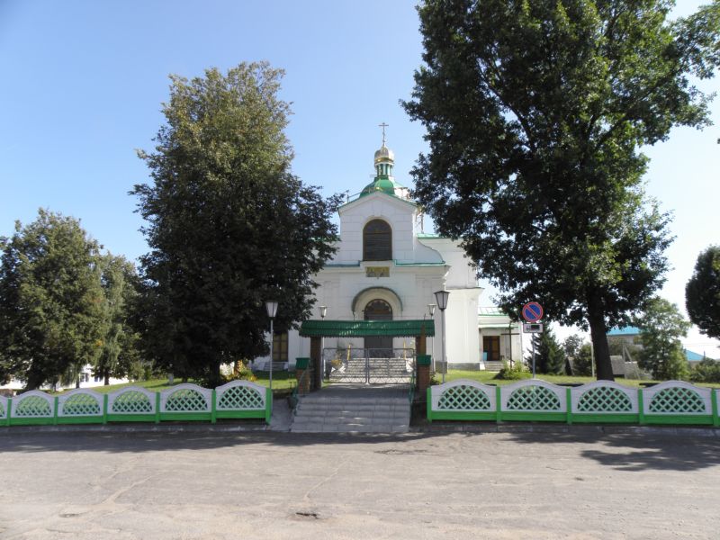 Кореличи. Церковь Петра и Павла. общий вид в ландшафте