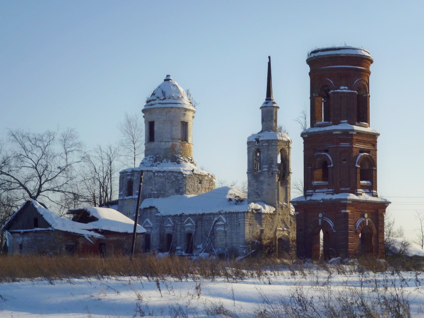 Церковь Константина и Елены, Мелтучи (Старицкий район, Тверская область). общий вид в ландшафте, Вид с северо-запада