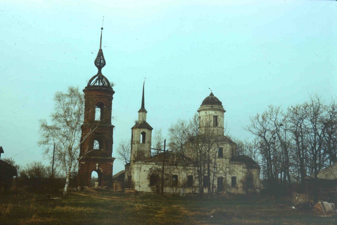 Церковь Константина и Елены, Мелтучи (Старицкий район, Тверская область). фасады, 1994