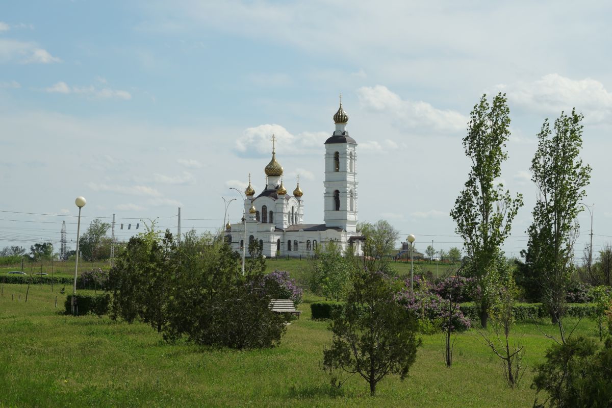 Церковь Троицы Живоначальной, Волгодонск (Волгодонской район и г. Волгодонск, Ростовская область). общий вид в ландшафте