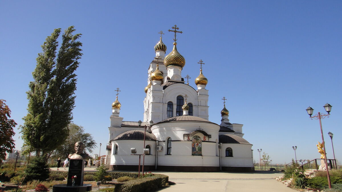 Церковь Троицы Живоначальной, Волгодонск (Волгодонской район и г. Волгодонск, Ростовская область). общий вид в ландшафте