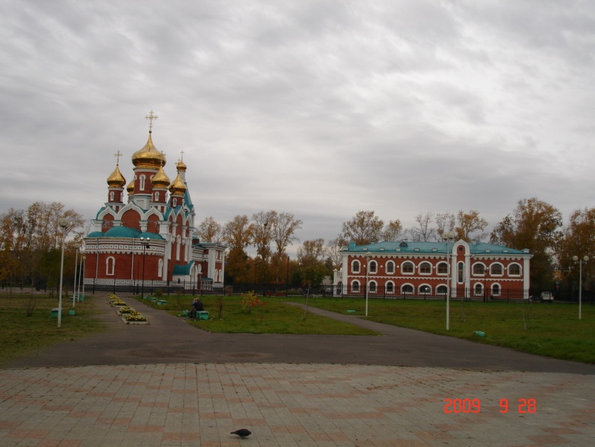 Комсомольск-на-Амуре. Кафедральный собор Илии Пророка. общий вид в ландшафте