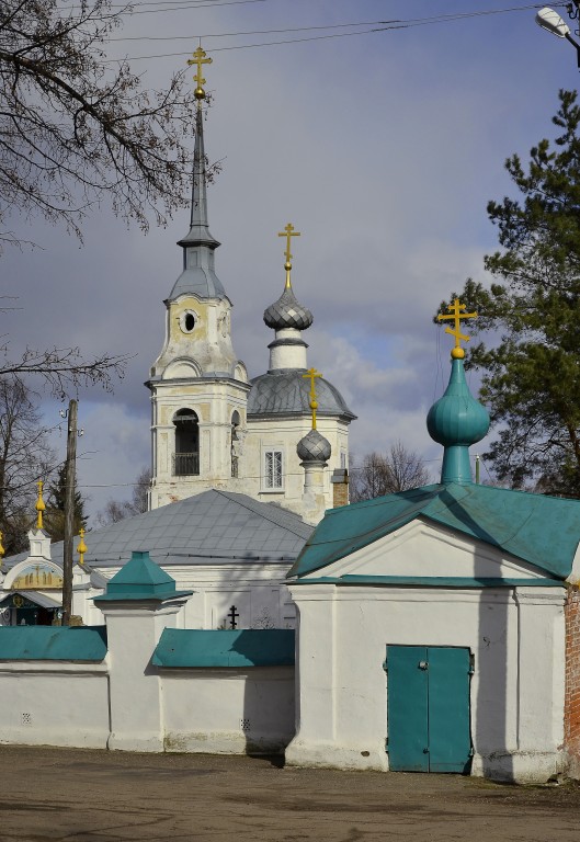 Нерехта. Церковь Воздвижения Креста Господня. фасады