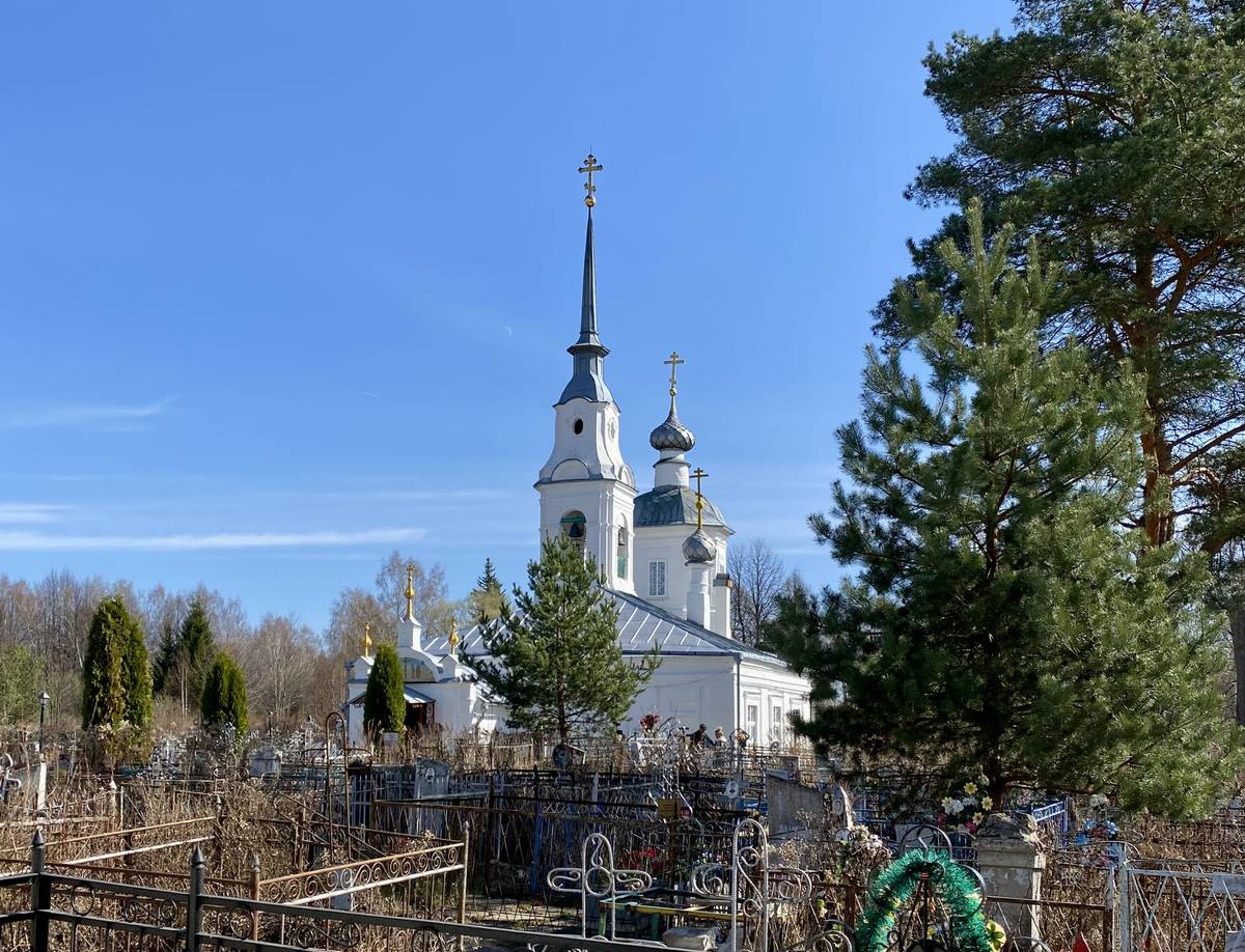 Вид с юго-запада, общий вид в ландшафте. Церковь Воздвижения Креста Господня, Нерехта (Нерехтский район, Костромская область)