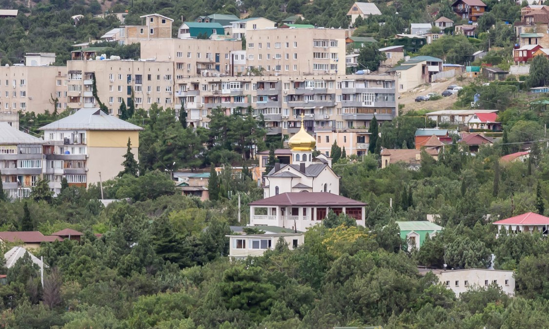 Церковь Луки (Войно-Ясенецкого), Новый Свет (Судак, город, Республика Крым). общий вид в ландшафте, Вид с востока