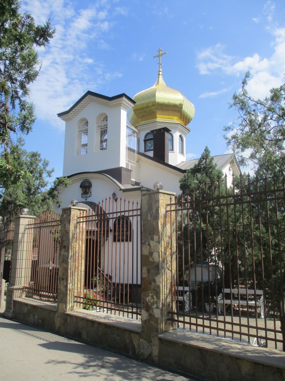 Церковь Луки (Войно-Ясенецкого), Новый Свет (Судак, город, Республика Крым). архитектурные детали, Вход в храм и звонница