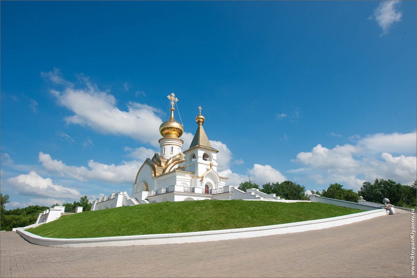 Хабаровск. Церковь Серафима Саровского. общий вид в ландшафте