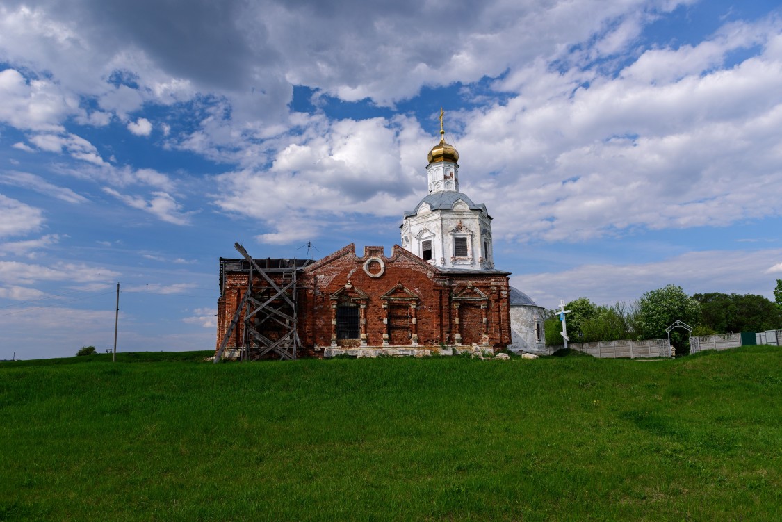 Церковь Успения Пресвятой Богородицы, Глебово-Городище (Рыбновский район, Рязанская область). общий вид в ландшафте, Глебово-Городище. Церковь Успения Пресвятой Богородицы. Успенская церковь