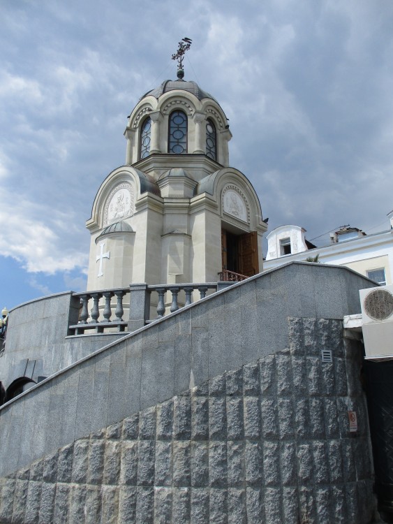 Ялта. Часовня Новомучеников и исповедников Церкви Русской. фасады, вид со стороны причалов