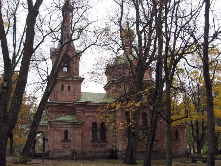 Церковь Покрова Пресвятой Богородицы, Кулдига (Кулдигский край, Латвия). общий вид в ландшафте, Общий вид с юга