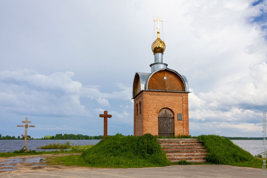 Брейтово. Часовня Николая Чудотворца. общий вид в ландшафте