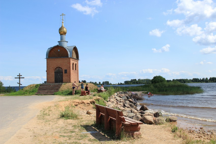 Часовня Николая Чудотворца, Брейтово (Брейтовский район, Ярославская область). общий вид в ландшафте