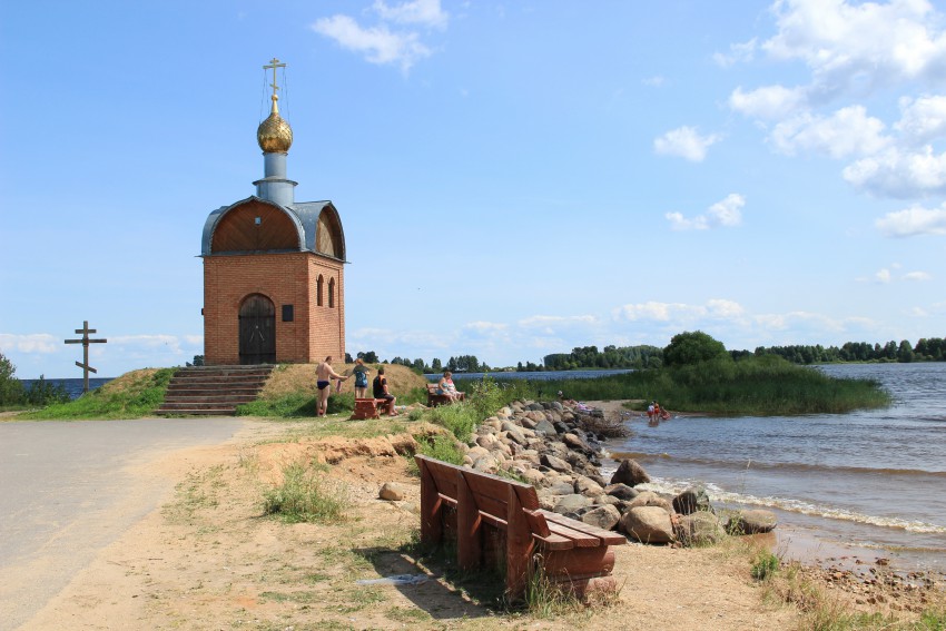 Брейтово. Часовня Николая Чудотворца. общий вид в ландшафте