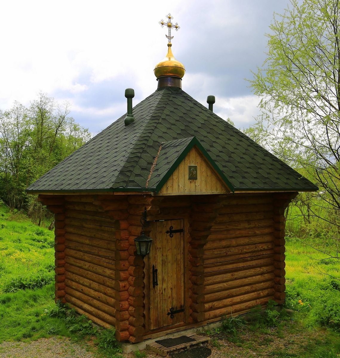 Часовня-купальня Казанской иконы Божией Матери, Глебово (Истринский городской округ и ЗАТО Восход, Московская область). фасады