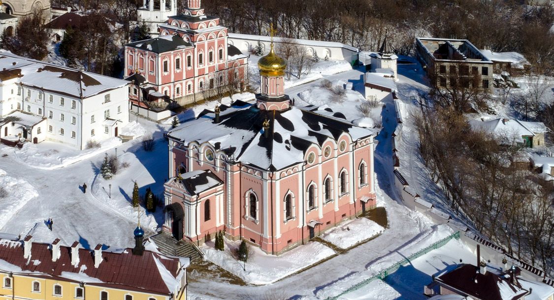 Пощупово. Иоанно-Богословский монастырь. Собор Успения Пресвятой Богородицы. общий вид в ландшафте