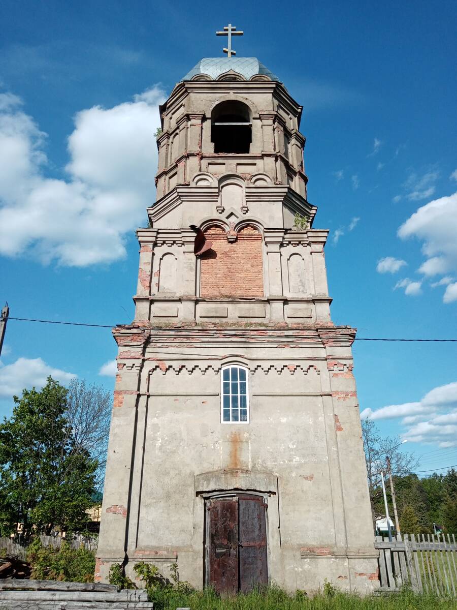 Церковь Николая Чудотворца, Злынка (Злынковский район, Брянская область). фасады, Вид на колокольню и центральный вход в храм