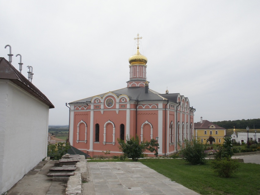 Пощупово. Иоанно-Богословский монастырь. Собор Успения Пресвятой Богородицы. общий вид в ландшафте, Вид с востока