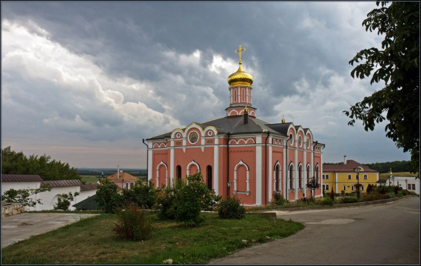 Пощупово. Иоанно-Богословский монастырь. Собор Успения Пресвятой Богородицы. общий вид в ландшафте