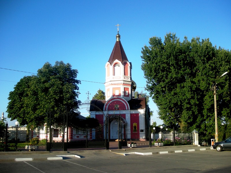 Белгород. Церковь Воздвижения Креста Господня. общий вид в ландшафте