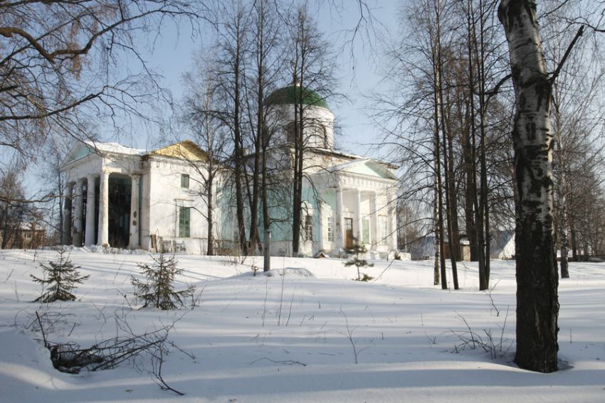 Очёр. Церковь Михаила Архангела. общий вид в ландшафте, Вид с юго-запада