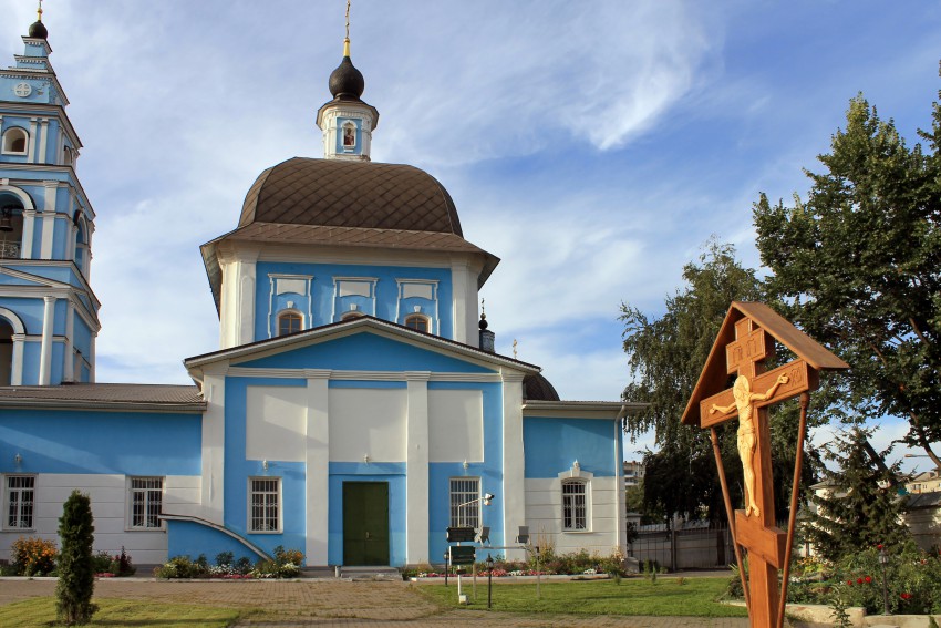 Церковь пресвятой богородицы покровское. Покровская Церковь Белгород. Собор Покрова Пресвятой Богородицы, Белгород. Храм Пресвятой Богородицы Белгород. Марфо-Мариинский монастырь Белгород Покровский собор.