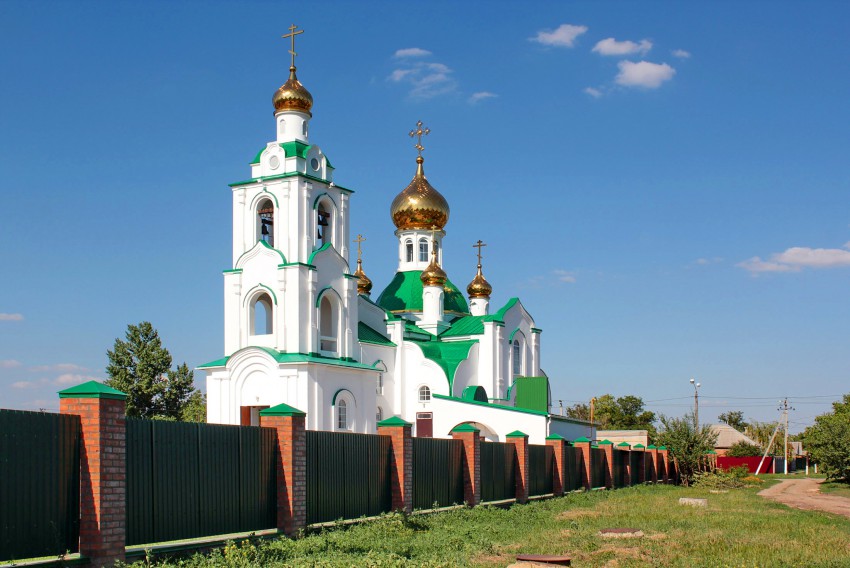 Сальск. Церковь Димитрия Ростовского. общий вид в ландшафте