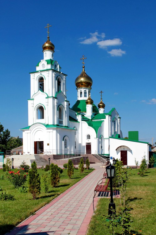Сальск. Церковь Димитрия Ростовского. общий вид в ландшафте