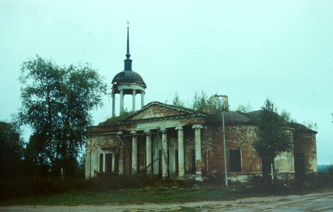 Диево. Церковь Введения во храм Пресвятой Богородицы. фасады, 1994