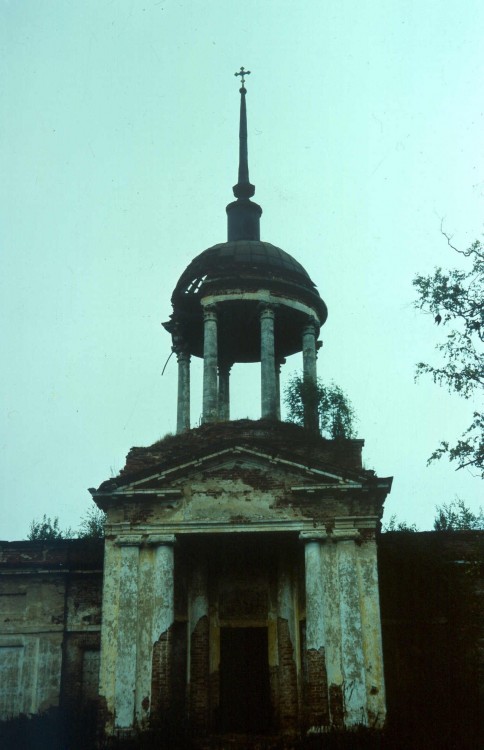 Диево. Церковь Введения во храм Пресвятой Богородицы. фасады, 1994