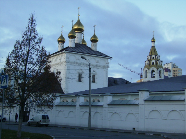 Белгород. Марфо-Мариинский монастырь. Успенско-Никольский собор. общий вид в ландшафте