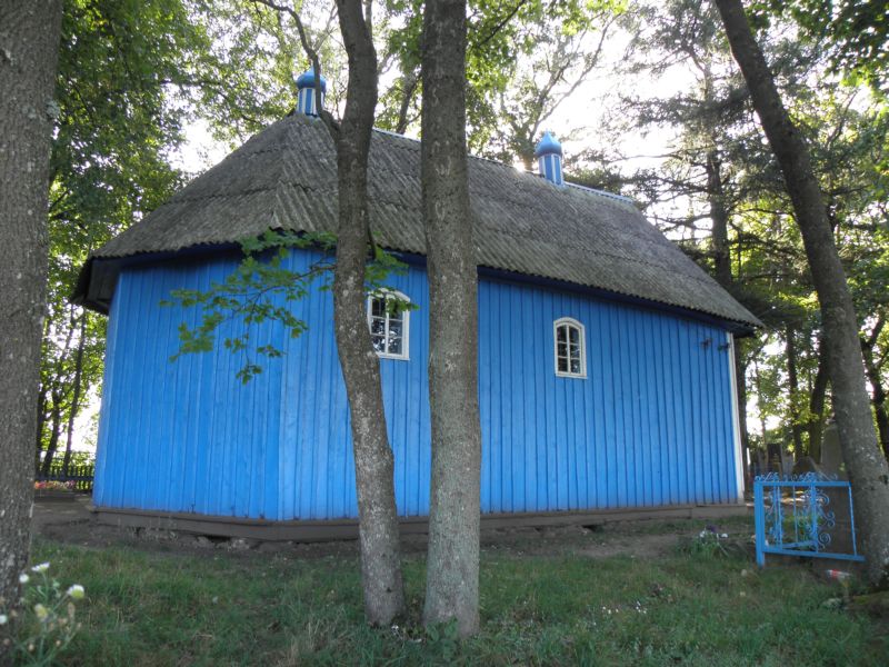 Заречье. Церковь Петра и Павла. общий вид в ландшафте