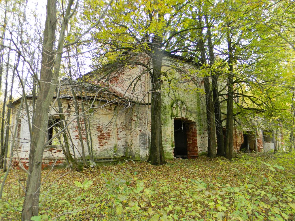 Листьё. Церковь Михаила Архангела. фасады