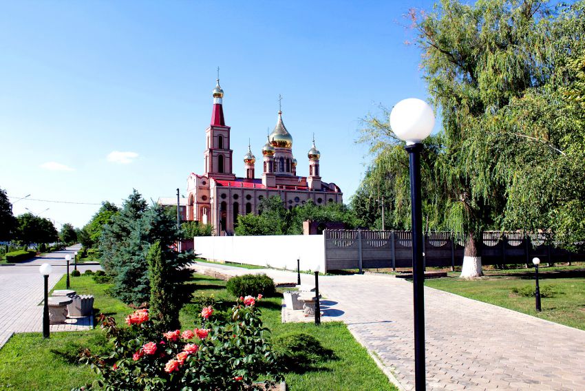 Церковь Кирилла и Мефодия, Сальск (Сальский район, Ростовская область). общий вид в ландшафте, строится