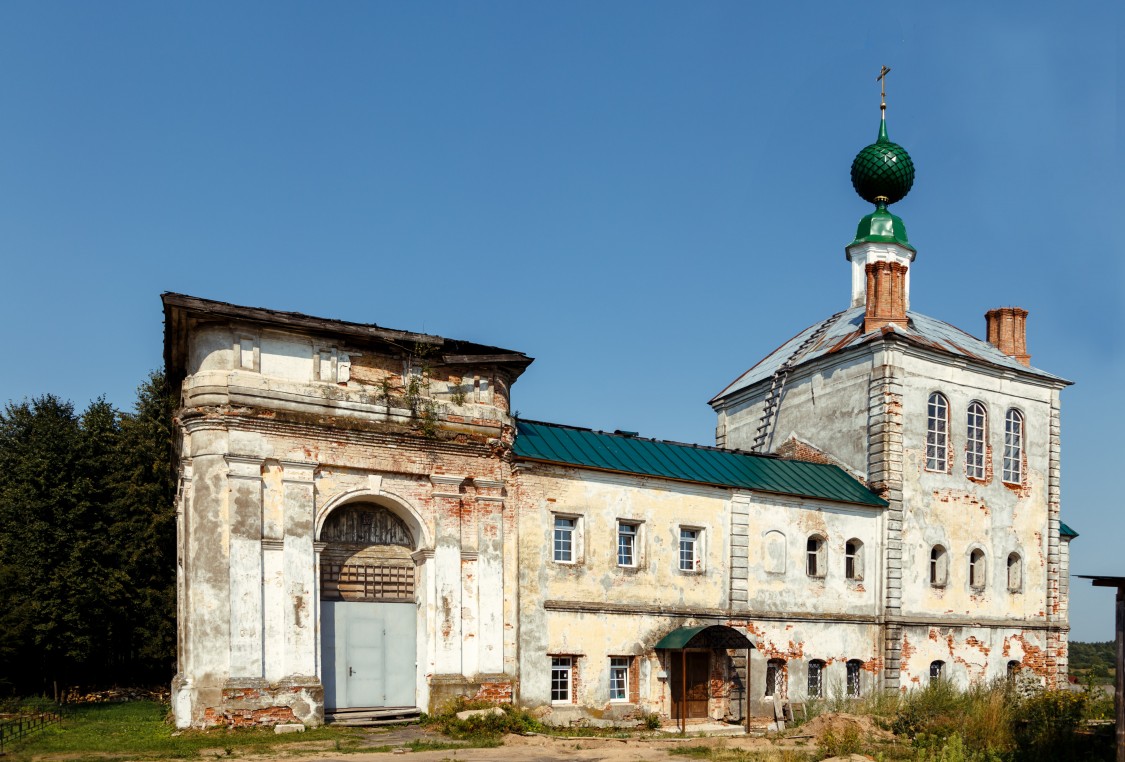 Костюрино. Церковь Климента, Папы Римского. фасады