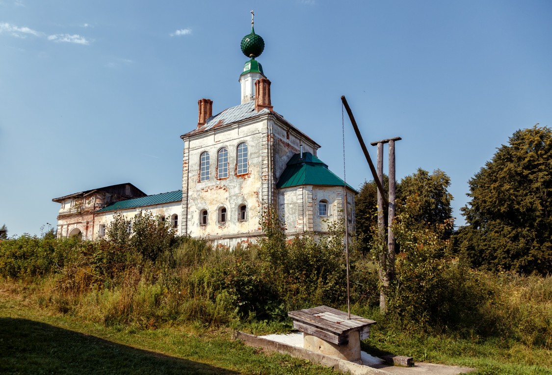 Костюрино. Церковь Климента, Папы Римского. фасады