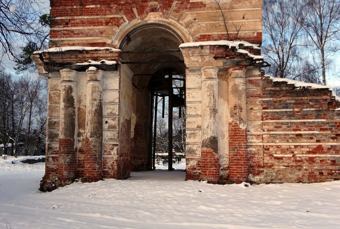 Церковь Рождества Христова, Погорелка (Угличский район, Ярославская область). архитектурные детали