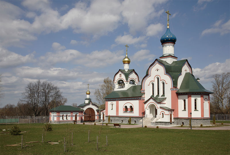 Церковь Покрова Пресвятой Богородицы, Красное (Хвастовичский район, Калужская область). общий вид в ландшафте