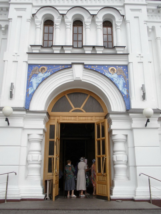 Собор Михаила Архангела, Сочи (Сочи, город, Краснодарский край). архитектурные детали, Вход  в  притвор