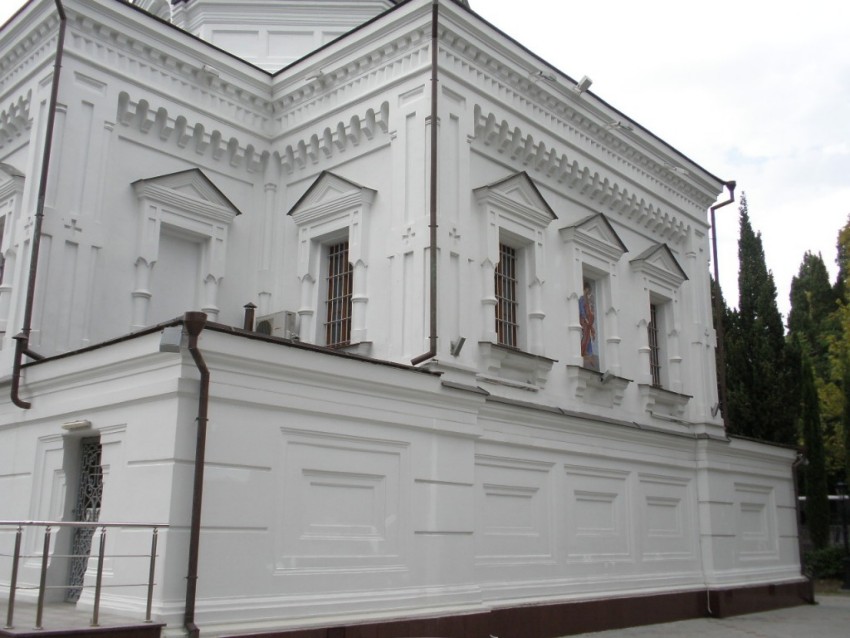 Сочи. Собор Михаила Архангела. архитектурные детали, Восточный фасад собора