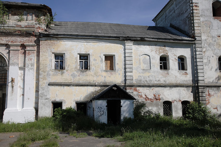 Костюрино. Церковь Климента, Папы Римского. архитектурные детали