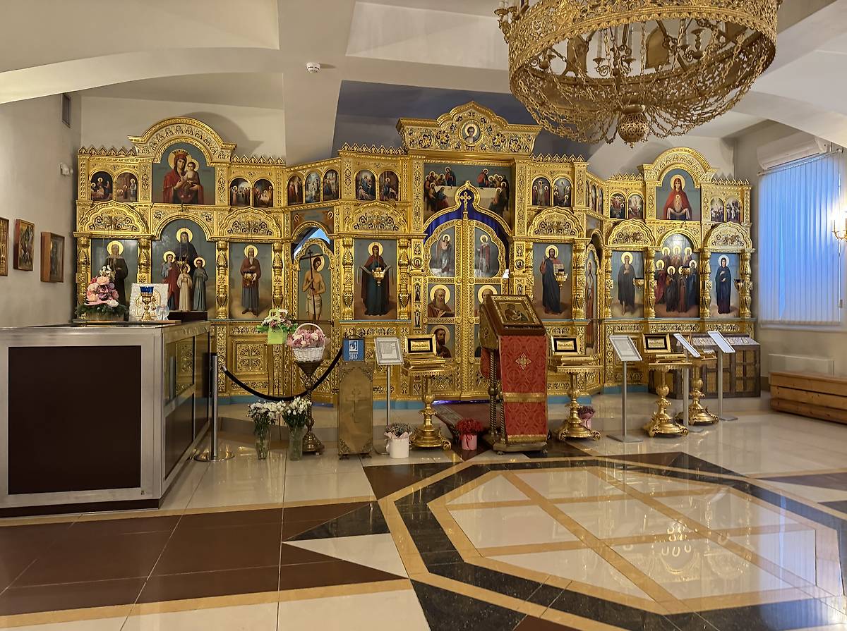 Южный придел нижнего храма, место хранения Корсунской иконы, интерьер и убранство. Церковь Александра Невского, Княжье Озеро (Истринский городской округ и ЗАТО Восход, Московская область)