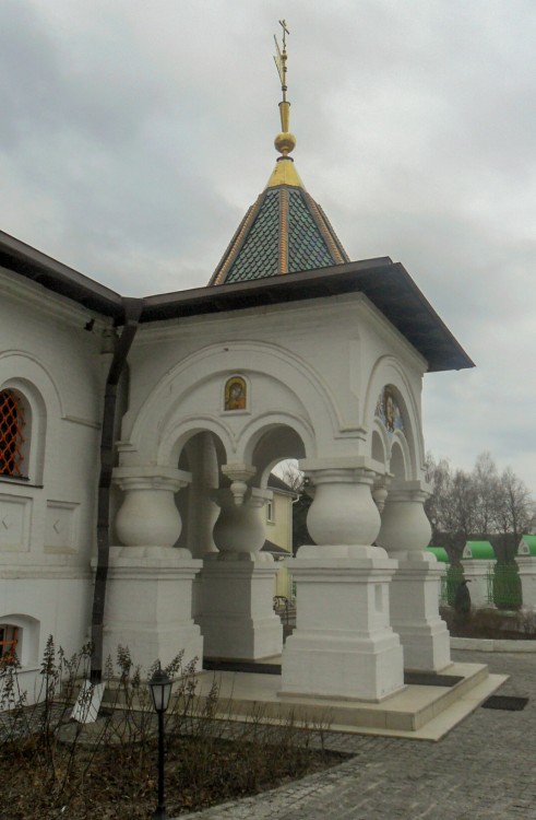 Церковь Николая Чудотворца, Никулино (Истринский городской округ и ЗАТО Восход, Московская область). архитектурные детали, Крыльцо храма