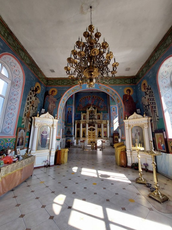 Церковь Николая Чудотворца, Логойск (Логойский район, Беларусь, Минская область). интерьер и убранство, Вход в храм