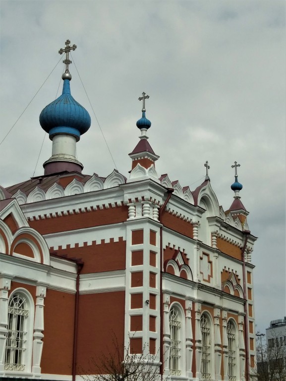 Лиепая. Церковь Алексия, митрополита Московского. архитектурные детали, Купола и маковки с крестами